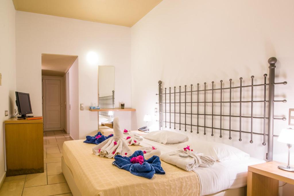 Сьюит (Полулюкс с гидромассажной ванной в помещении) отеля Antinea Suites Hotel & Spa, Камари