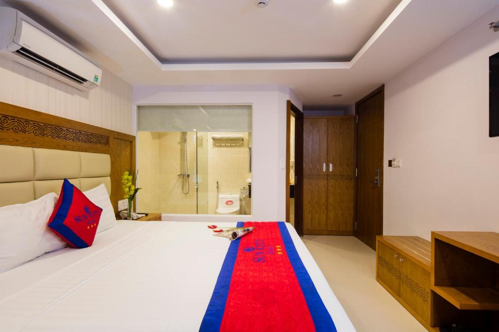 Двухместный (Стандартный двухместный номер с 1 кроватью - Без окна) отеля Sun City Hotel, Нячанг