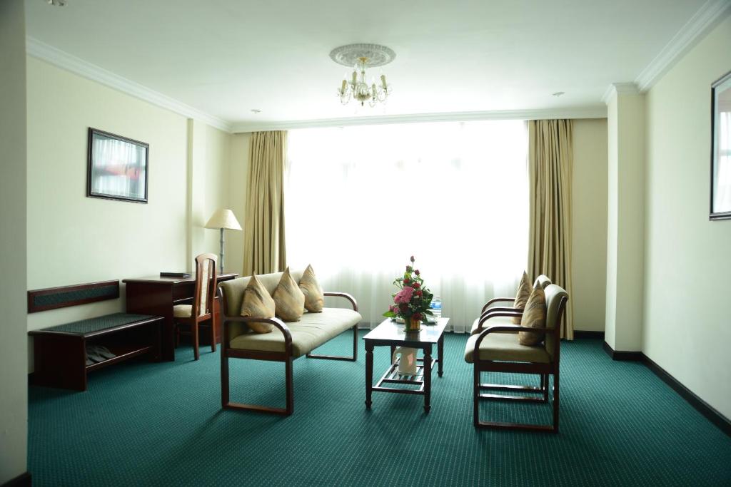Сьюит (Люкс) отеля Saigontourane Hotel, Дананг