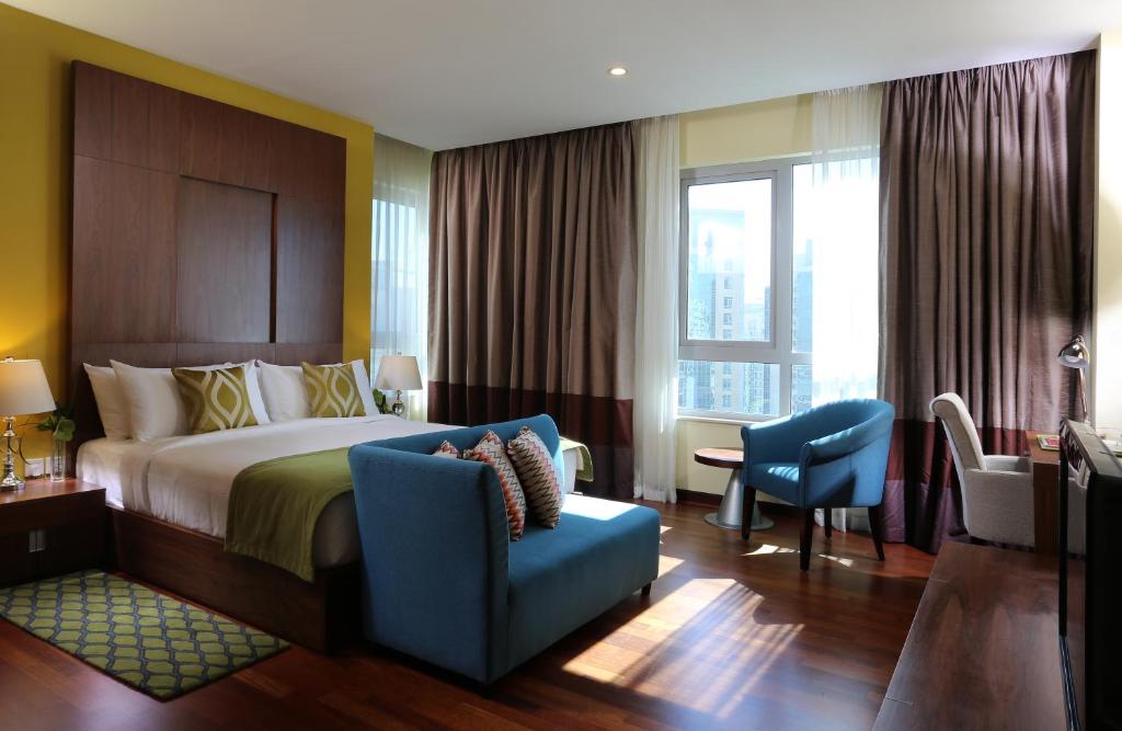 Сьюит (Номер для курящих с 1 спальней, кроватью размера «king-size» и видом на центр города) апарт-отеля Ramada Downtown Dubai, Дубай