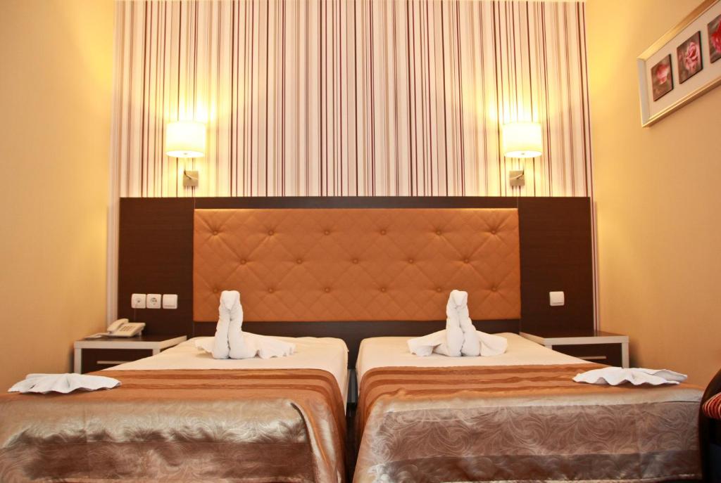 Двухместный (Улучшенный двухместный номер с 1 кроватью или 2 отдельными кроватями - Пакет услуг «День Святого Валентина») курортного отеля Diana Resort, Бэиле-Херкулане