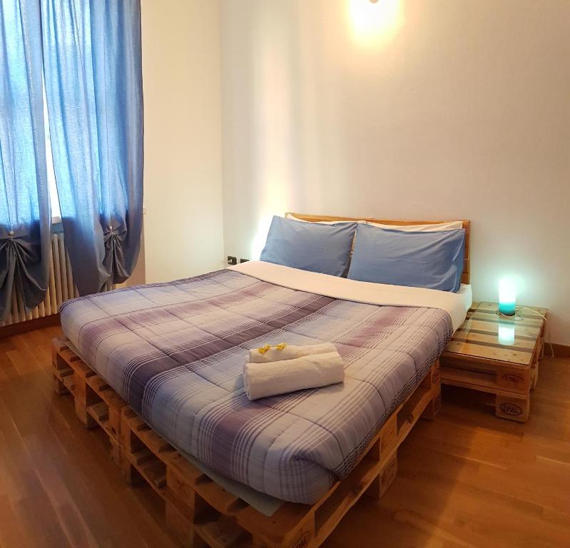Двухместный (Стандартный двухместный номер с 1 кроватью и общей ванной комнатой) гостевого дома UpTown Bed and Breakfast, Бергамо