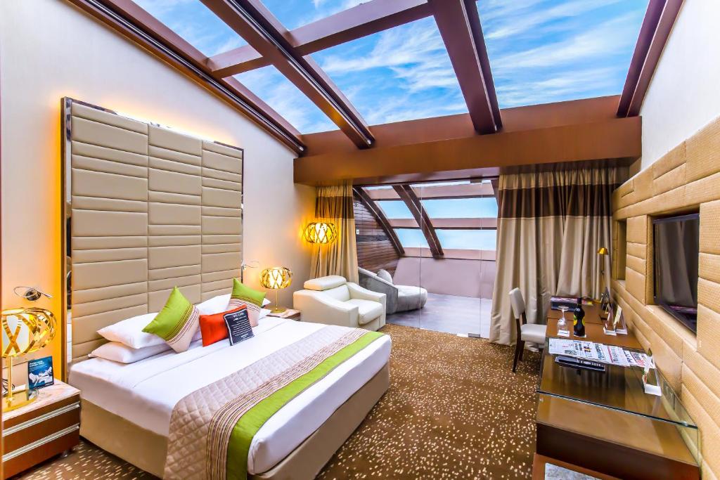 Двухместный (Двухместный номер «Премьер» с 1 кроватью) отеля Hotel Sahara Star, Мумбай
