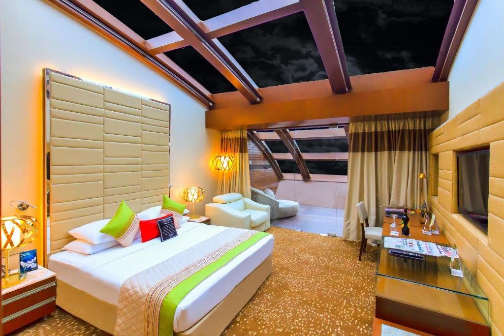 Сьюит (Люкс «Премьер») отеля Hotel Sahara Star, Мумбай
