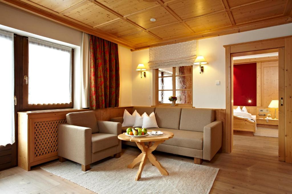 Двухместный (Улучшенный двухместный номер с 1 кроватью и видом на горы) отеля Relais&Châteaux Spa-Hotel Jagdhof, Нойштифт