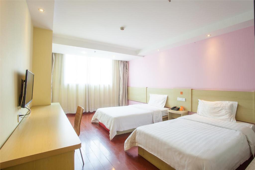 Двухместный (Специальное предложение - Двухместный номер с 2 отдельными кроватями) отеля 7Days Inn Beijing Qingta Yuquan Road, Пекин