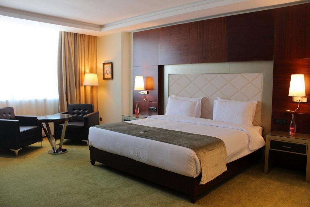 Двухместный (Представительский номер с кроватью размера «king-size») отеля Grand Mogador City Center Casablanca, Касабланка