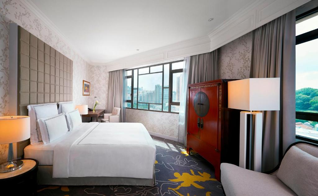 Сьюит (Представительский люкс) отеля Swissotel Merchant Court Singapore, Сингапур (город)