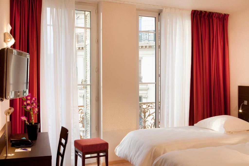 Двухместный (Двухместный номер с 2 отдельными кроватями и видом на Старый порт) отеля Escale Oceania Marseille Vieux Port, Марсель