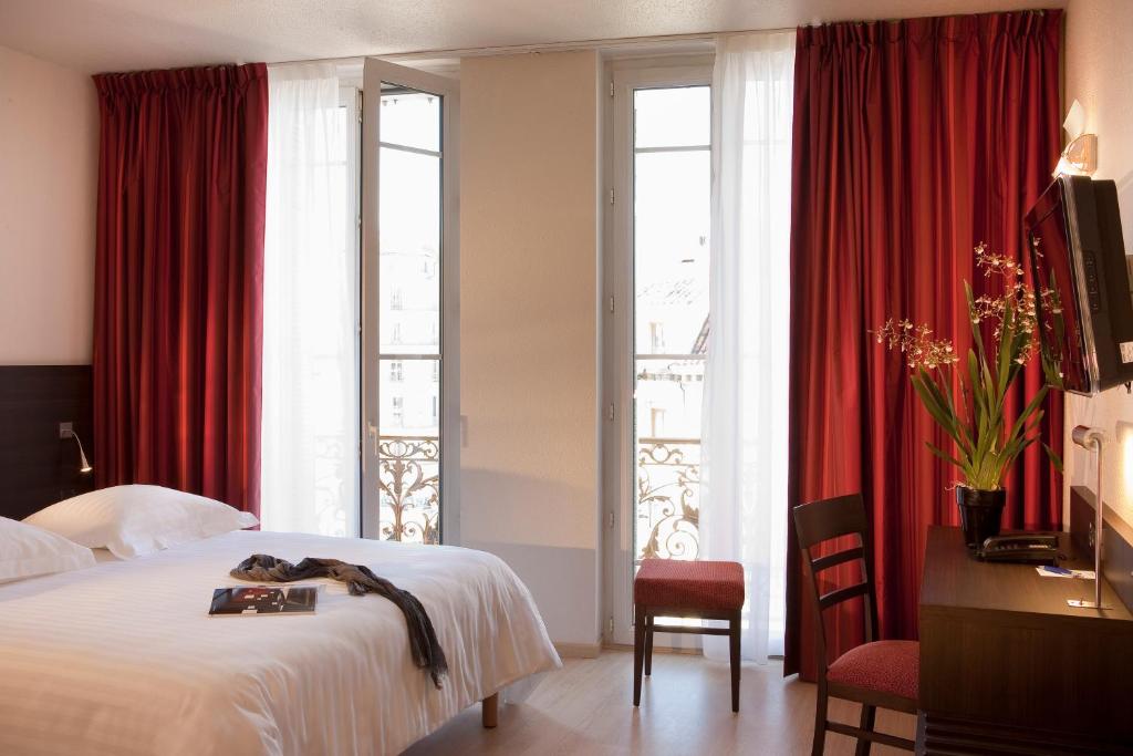Двухместный (Двухместный номер Делюкс с 1 кроватью и видом на Старый порт) отеля Escale Oceania Marseille Vieux Port, Марсель