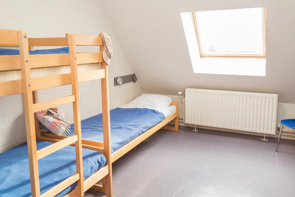 Номер (Спальное место на двухъярусной кровати в общем номере для мужчин) хостела Hostel De Veurs, Льеж