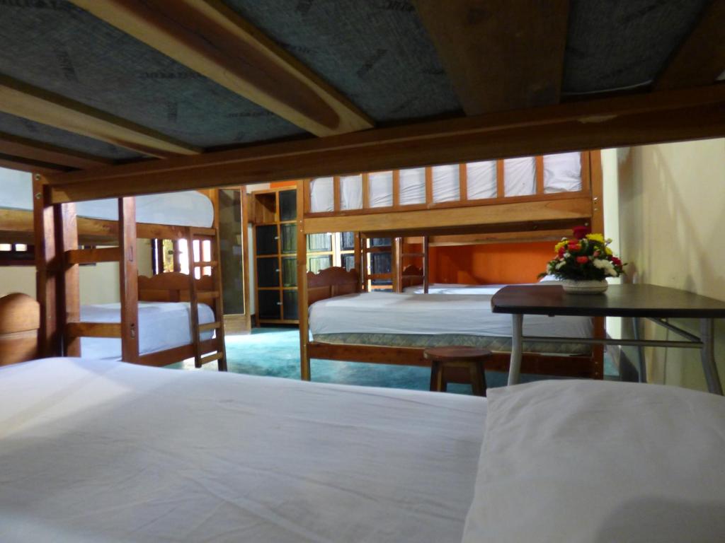 Номер (Спальное место на двухъярусной кровати в общем номере для мужчин) отеля Cabañas y Hostal Zoh Laguna, Шпухиль