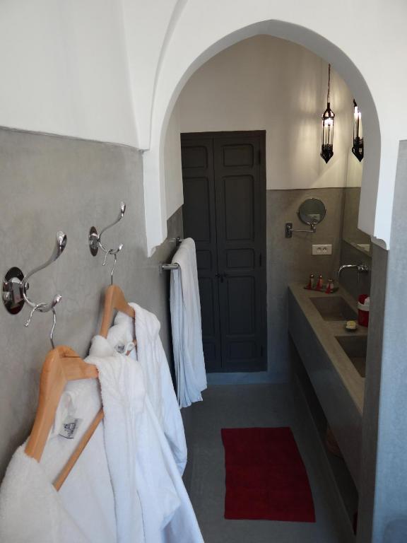 Сьюит (Deluxe Suite with Bathtub (ZAIRA)), Riad Jardin Des Sens