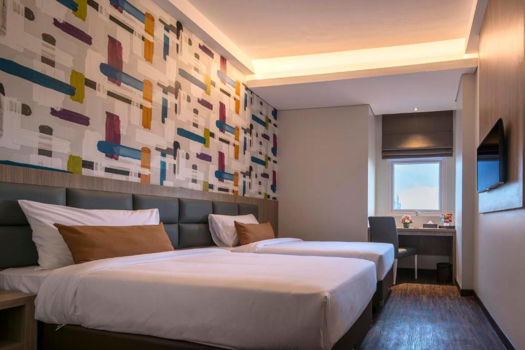 Двухместный (Улучшенный двухместный номер с 2 отдельными кроватями) отеля Hotel 88 ITC Fatmawati Jakarta, Джакарта