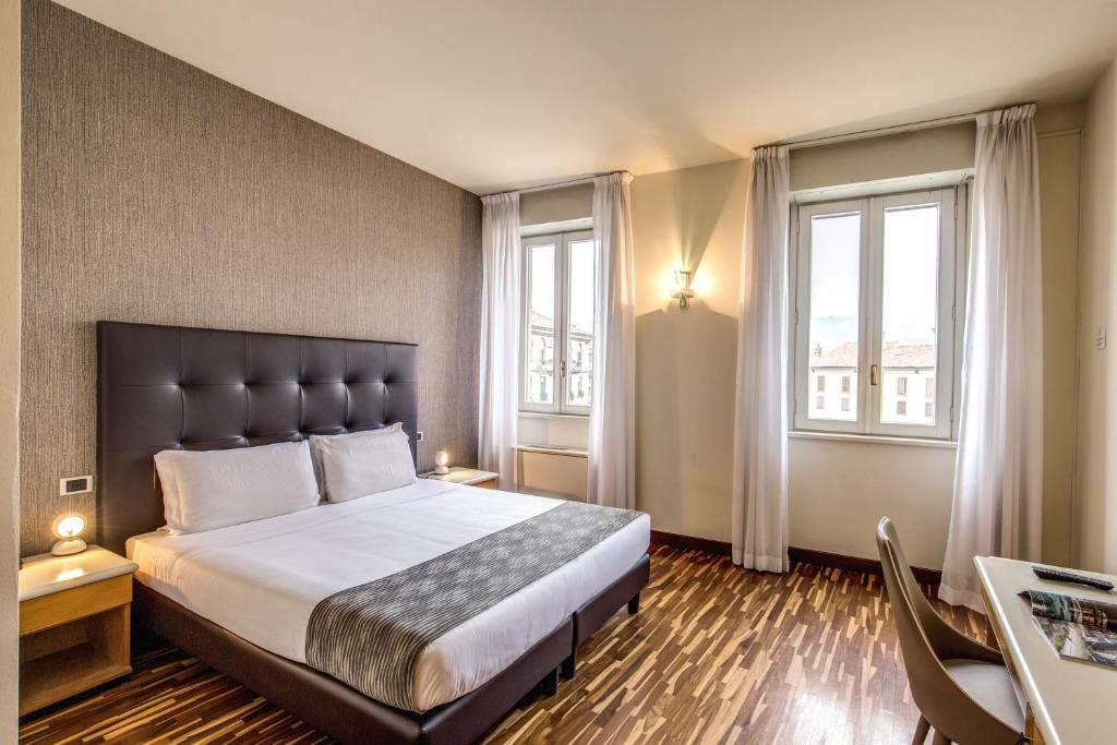 Двухместный (Улучшенный двухместный номер с 1 кроватью или 2 отдельными кроватями) отеля Albergo Firenze, Комо