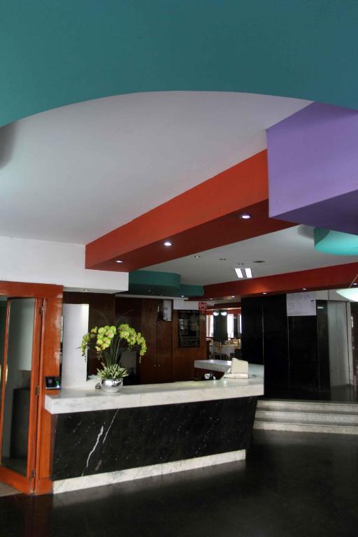 Двухместный (Двухместный номер с 2 двуспальными кроватями) отеля Hotel Universo, Гвадалахара