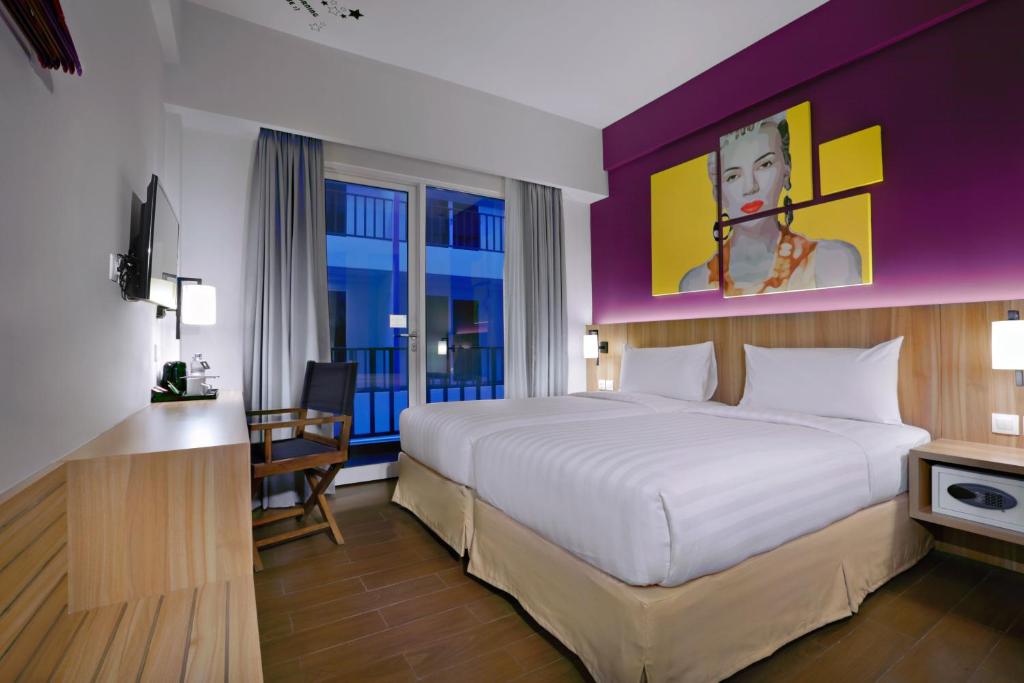 Двухместный (Улучшенный двухместный номер с 2 отдельными кроватями) отеля Fame Hotel Sunset Road, Кута