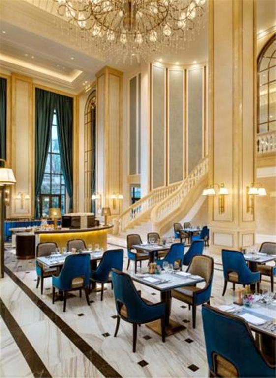 Двухместный (Улучшенный номер с кроватью размера «king-size»), Sofitel Shanghai Hongqiao