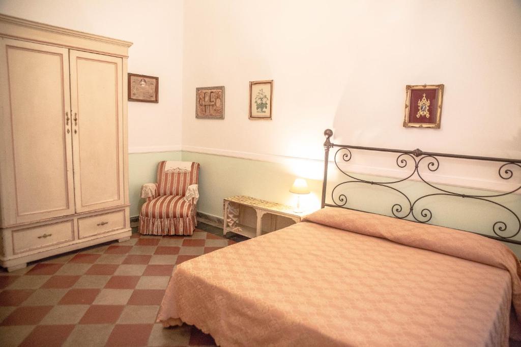 Двухместный (Улучшенный двухместный номер с 1 кроватью или 2 отдельными кроватями) гостевого дома Residenza Maritti Classic Rooms, Рим