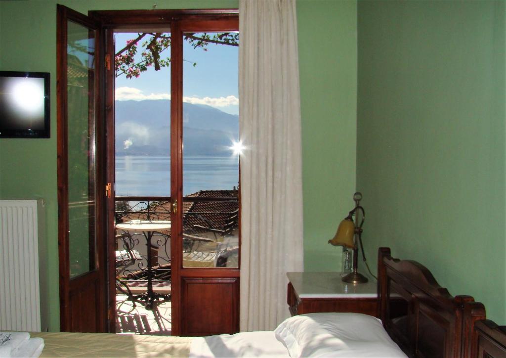Двухместный (Улучшенный двухместный номер с 1 кроватью и видом на море) отеля Ilion Hotel, Нафпактос