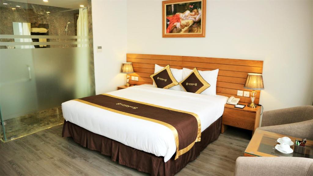 Двухместный (Двухместный номер Гранд Делюкс с 1 кроватью и балконом) отеля London Hanoi Hotel, Ханой
