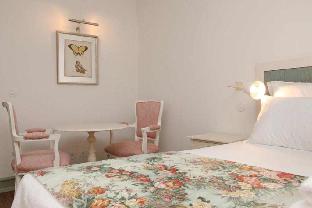 Двухместный (Двухместный номер с 1 кроватью или 2 отдельными кроватями – Новогодний пакет услуг) отеля Hotel Casa Palmela, Сетубал