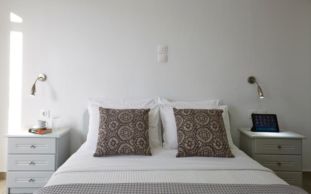 Двухместный (Отремонтированный двухместный номер эконом-класса с 1 кроватью или 2 отдельными кроватями) отеля Milos Villas Hotel, Тира