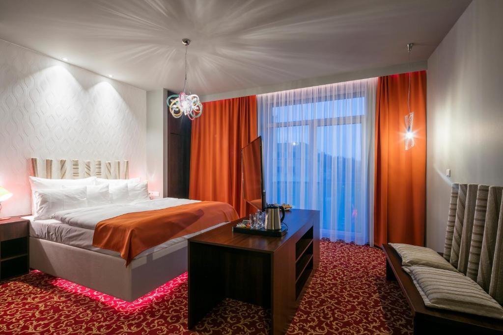 Двухместный (Дизайнерский двухместный номер «Премиум» с 1 кроватью и гидромассажной ванной - Inside Out) отеля Imperial Design Suites, Либерец