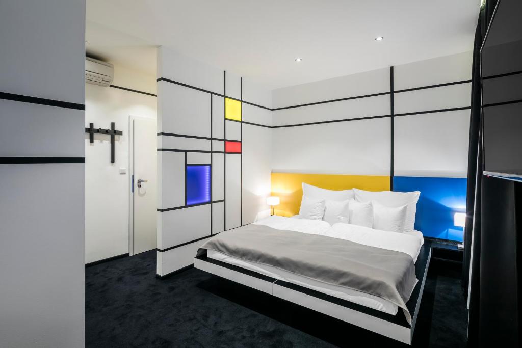 Двухместный (Дизайнерский двухместный номер Делюкс с 1 кроватью и гидромассажной ванной - Composition) отеля Imperial Design Suites, Либерец