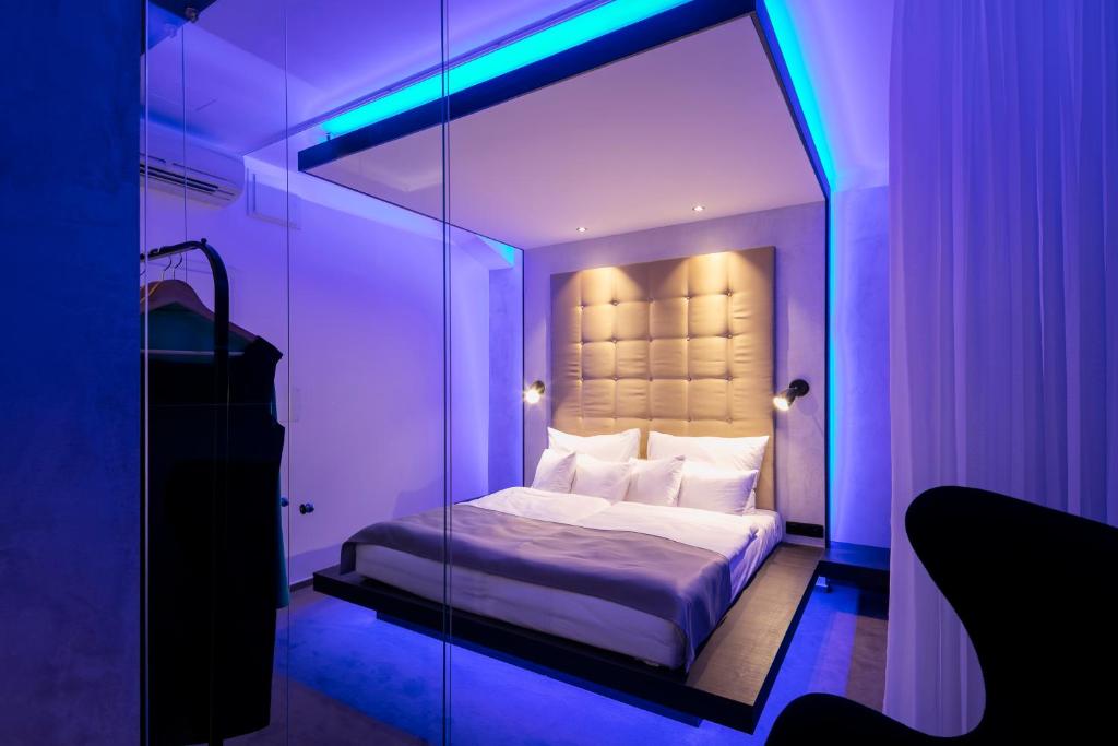 Двухместный (Дизайнерский двухместный номер Делюкс с гидромассажной ванной - Royal Bed) отеля Imperial Design Suites, Либерец