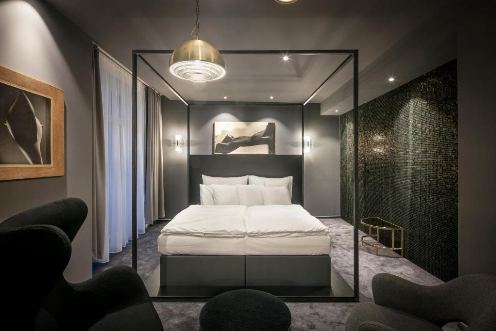 Двухместный (Дизайнерский двухместный номер «Премиум» с 1 кроватью и гидромассажной ванной - 50 Shades of Grey) отеля Imperial Design Suites, Либерец