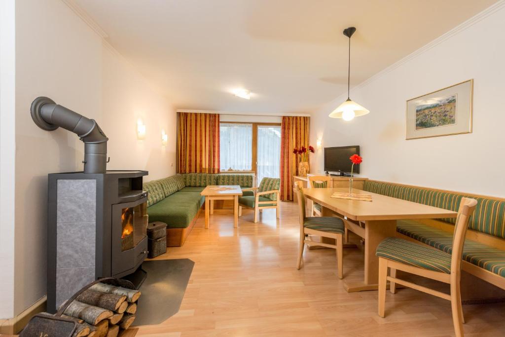 Апартаменты (Апартаменты с 2 спальнями) отеля Aparthotel Ferienalm Schladming, Шладминг