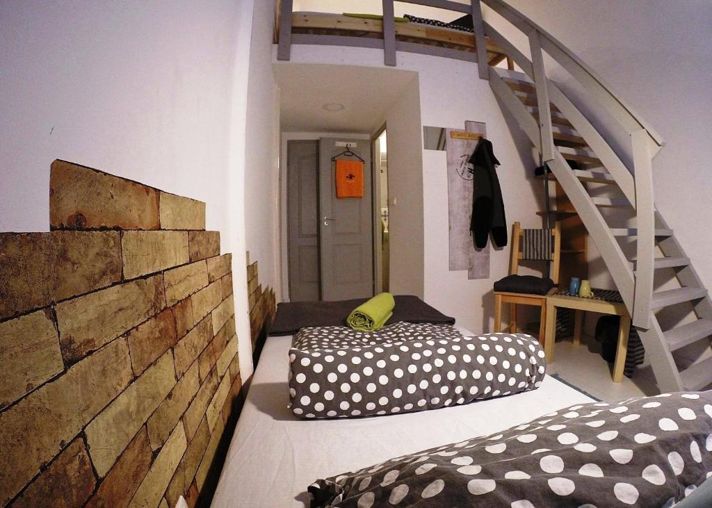 Двухместный (Двухместный номер с 2 отдельными кроватями и собственной ванной комнатой) хостела Friends Hostel & Apartments, Будапешт