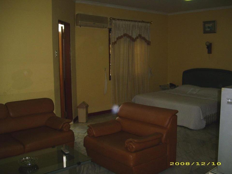 Сьюит (Суперлюкс с гидромассажной ванной) отеля Hotel Pinangsia, Джакарта