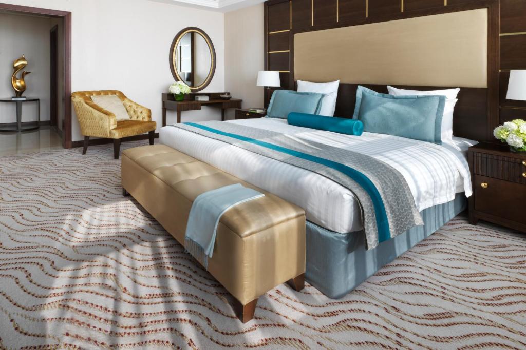 Сьюит (Люкс с 2 спальнями) отеля Park Regis Kris Kin Hotel, Дубай