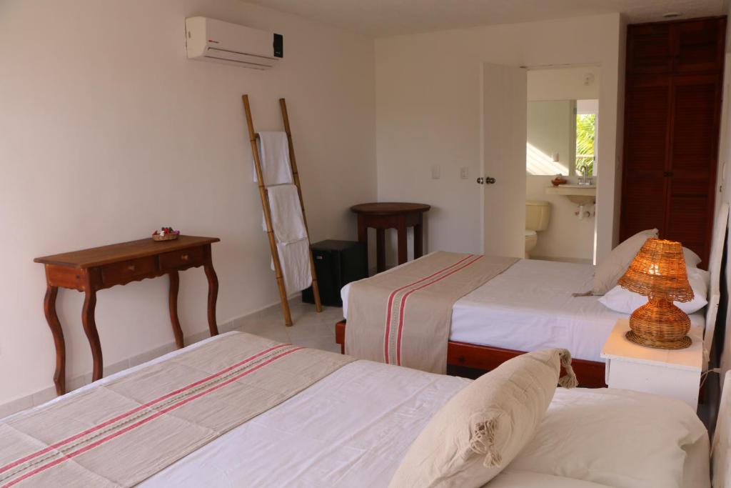 Двухместный (Двухместный номер с 2 двуспальными кроватями) отеля WishTulum, Тулум