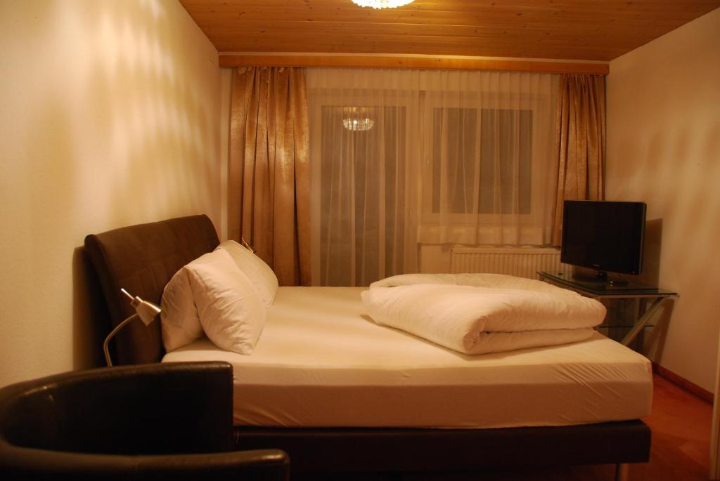 Сьюит (Люкс с 2 спальнями и диваном-кроватью) отеля Alpenhotel Regina, Наудерс