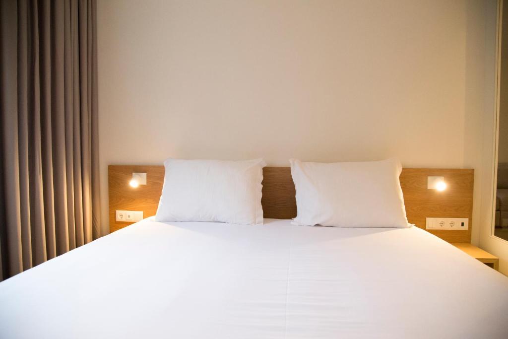 Двухместный (Улучшенный двухместный номер с 1 кроватью) отеля Hotel Spot Family Suites, Порту
