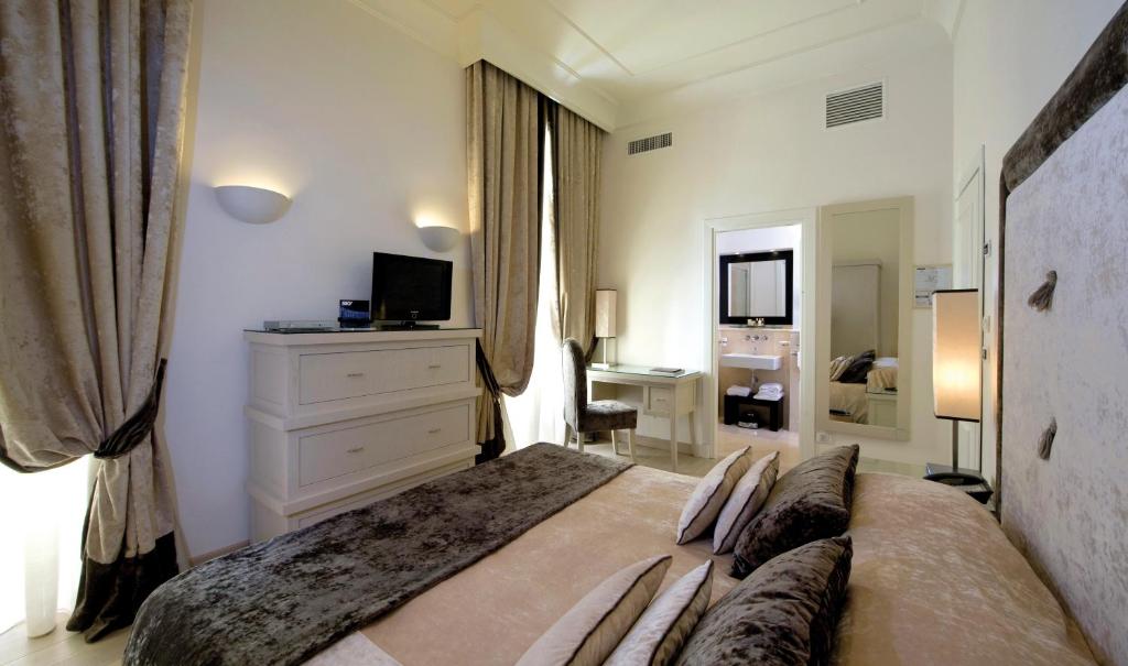 Двухместный (Классический двухместный номер с 1 кроватью или 2 отдельными кроватями) отеля Albergo Palazzo Decumani, Неаполь