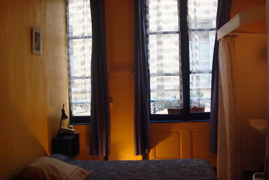 Двухместный (Стандартный двухместный номер с 1 кроватью без ванной комнаты) отеля Hôtel du Palais, Руан