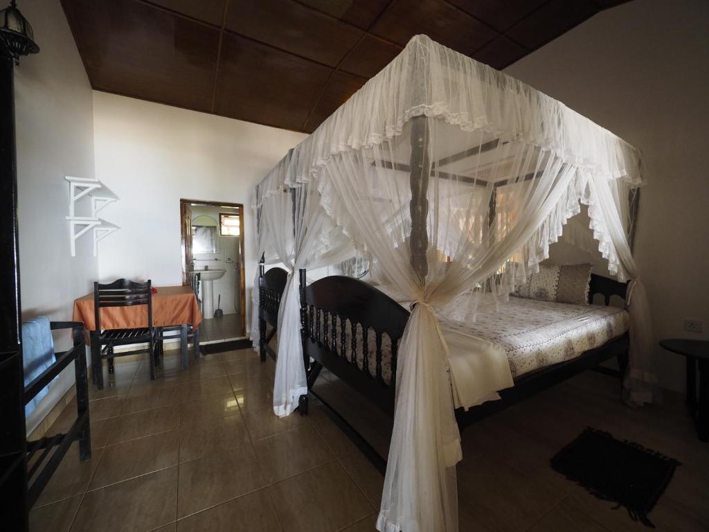Двухместный (Двухместный номер с 2 отдельными кроватями и видом на море) гостевого дома Ibis Guesthouse & Bungalows, Тангалла