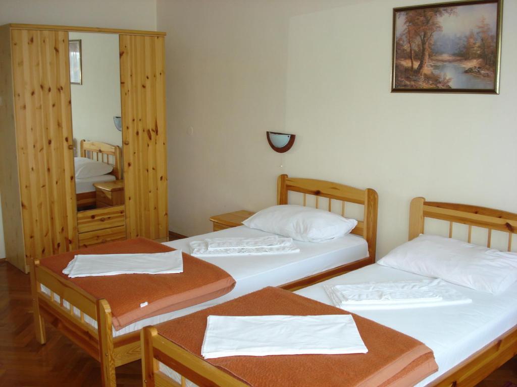 Трехместный (Трехместный номер) гостевого дома Rooms Bijela Ruža, Велика-Горица