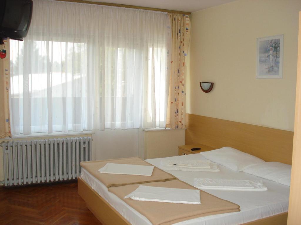 Четырехместный (Четырехместный номер) гостевого дома Rooms Bijela Ruža, Велика-Горица