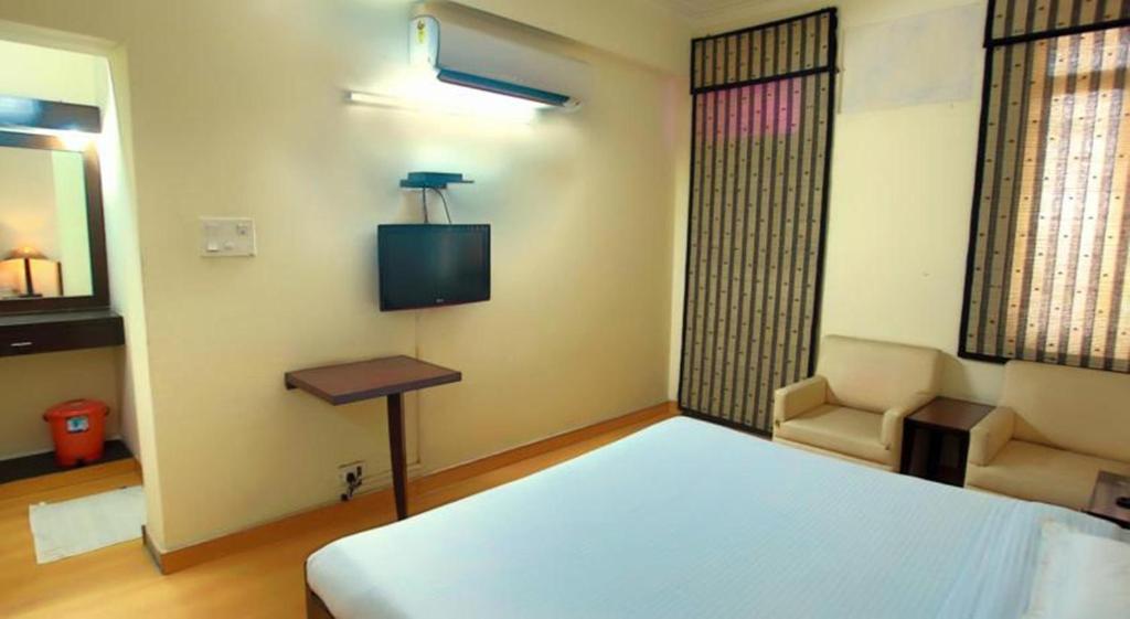 Двухместный (Двухместный номер эконом-класса с 1 кроватью, завтраком и ужином) хостела New Delhi YMCA Tourist Hostel, Нью-Дели
