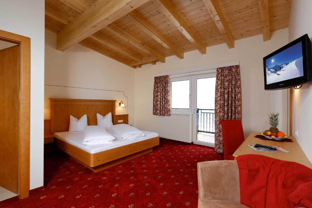 Апартаменты (Апартаменты с 3 спальнями) апарт-отеля Alp Resort Tiroler Adler, Зёльден