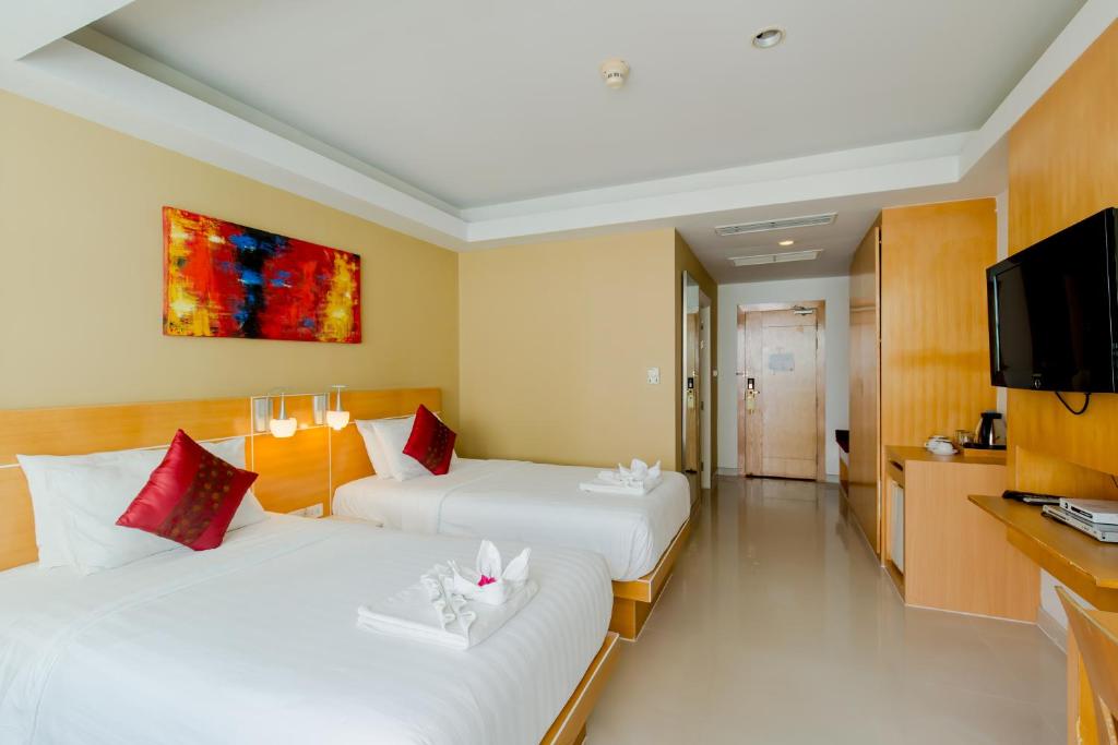 Двухместный (Улучшенный двухместный номер с 1 кроватью или 2 отдельными кроватями) отеля Aspery, Пхукет