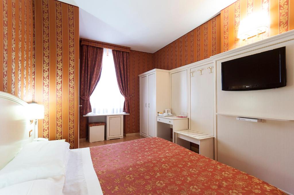 Двухместный (Стандартный двухместный номер с 1 кроватью или 2 отдельными кроватями — Дополнительное здание) отеля Trevi 41 Hotel, Рим