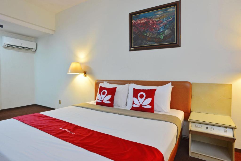 Двухместный (Улучшенный двухместный номер с 1 кроватью) отеля ZEN Rooms Basic Kebayoran, Джакарта