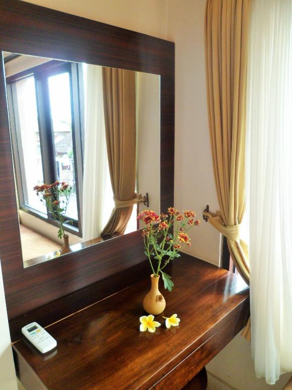 Двухместный (Двухместный номер с 1 кроватью или 2 отдельными кроватями, вид на город), Nuriani Restaurant and Rooms