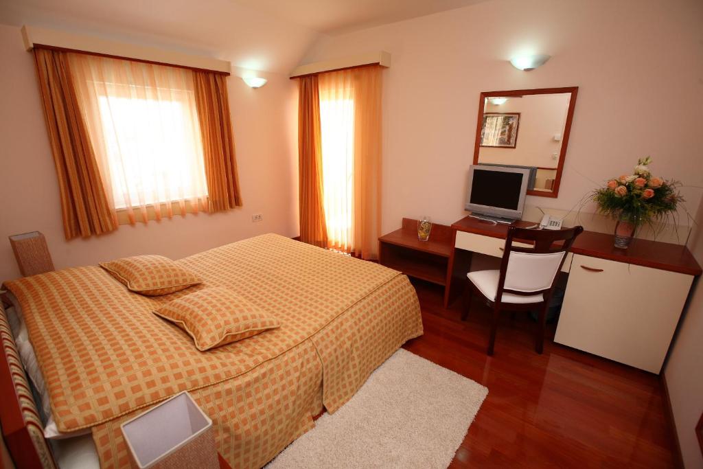 Двухместный (Улучшенный двухместный номер с 1 кроватью) отеля Hotel Trogir Palace, Трогир